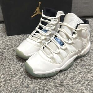 Jordan retro 11 big boys youth size 7 released in 2014 ￼